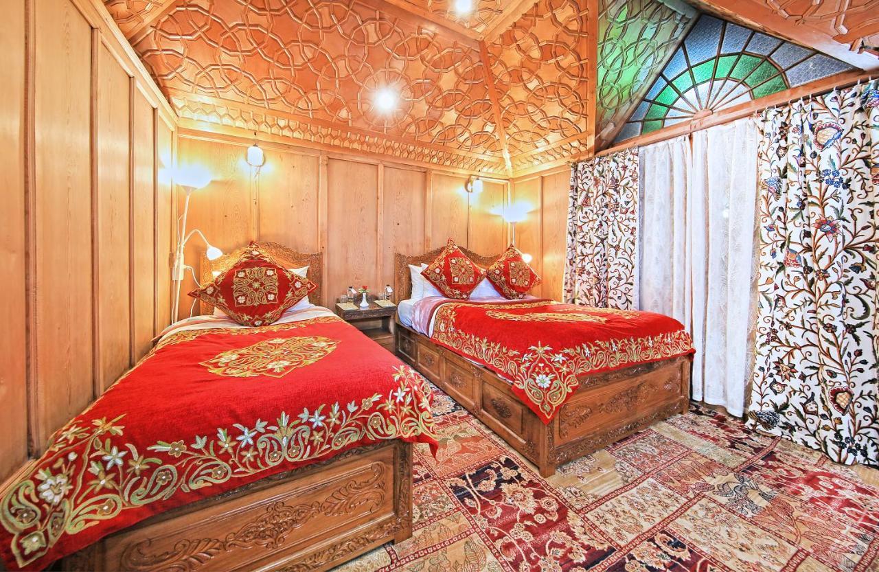 Kolu Group Of Houseboats Hotel Srinagar  Exterior photo