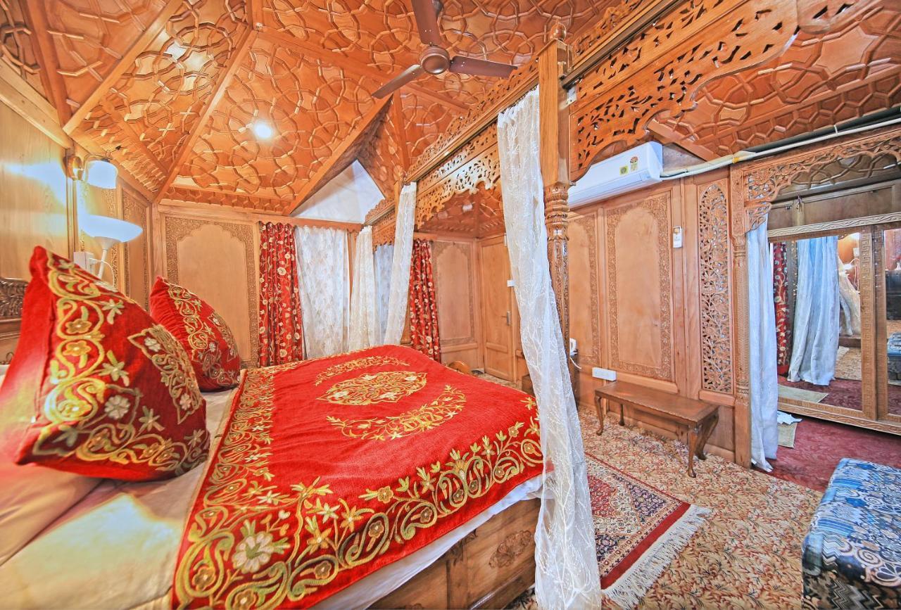 Kolu Group Of Houseboats Hotel Srinagar  Exterior photo