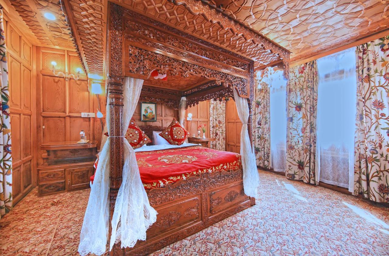Kolu Group Of Houseboats Hotel Srinagar  Exterior photo