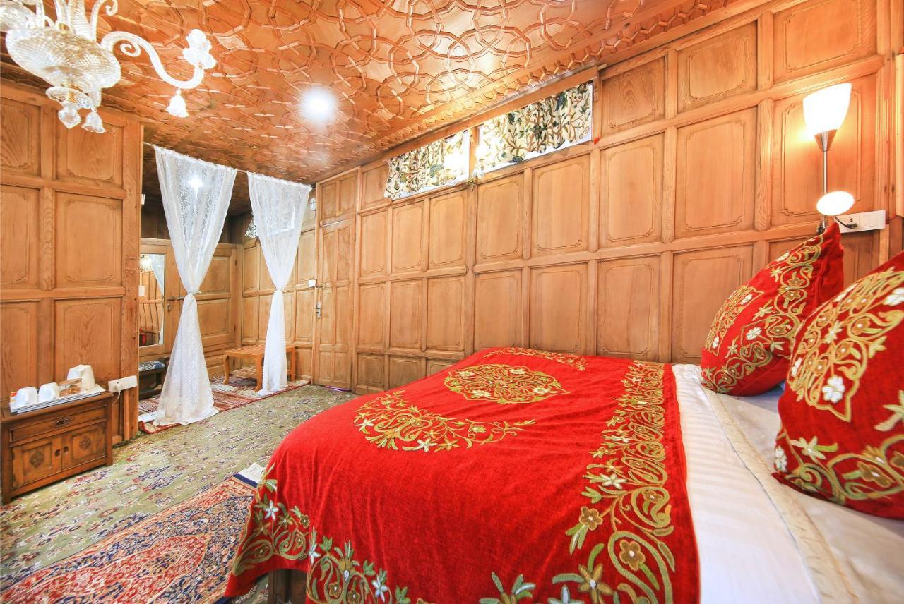 Kolu Group Of Houseboats Hotel Srinagar  Exterior photo