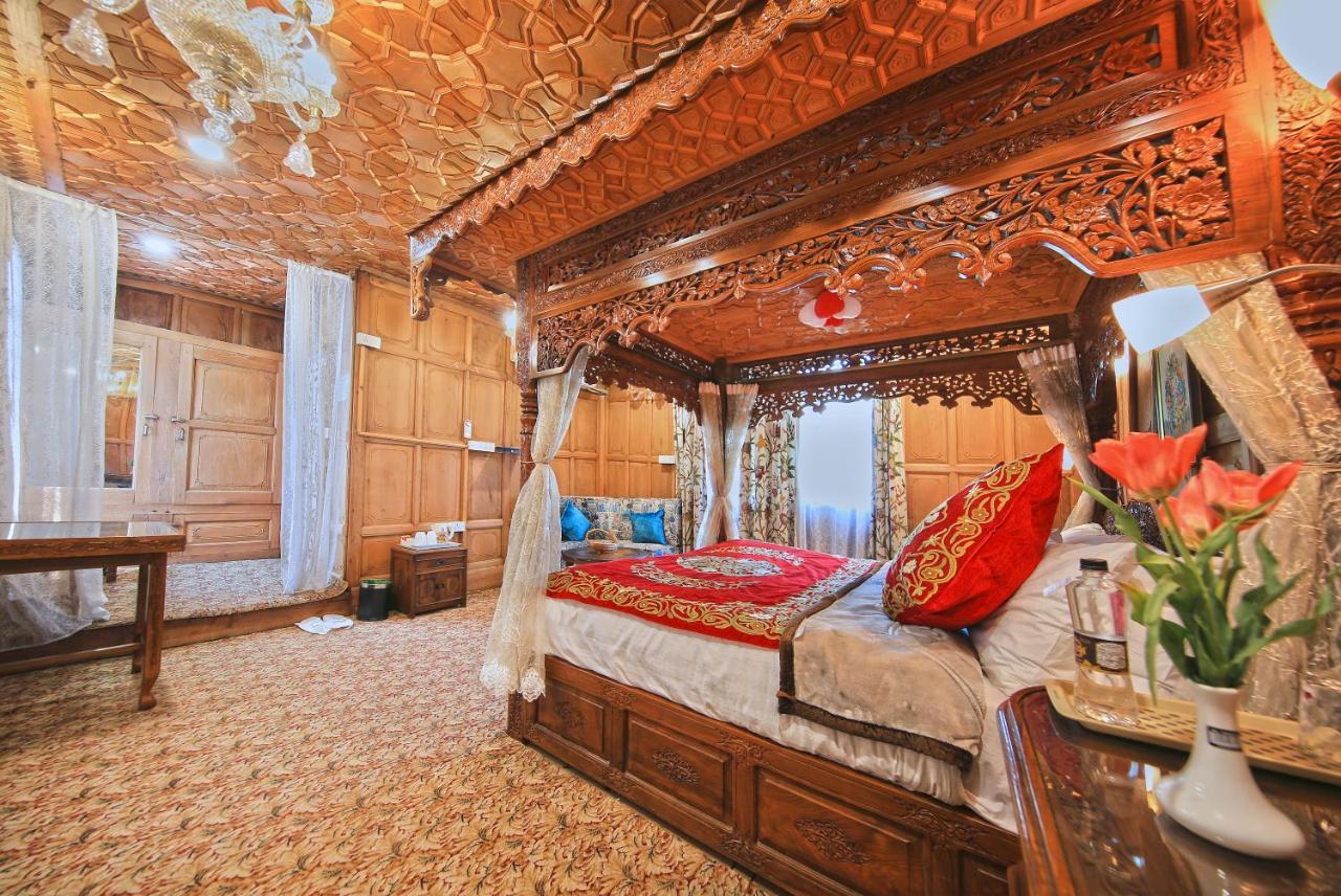 Kolu Group Of Houseboats Hotel Srinagar  Exterior photo