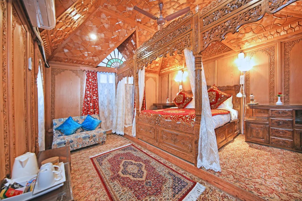 Kolu Group Of Houseboats Hotel Srinagar  Exterior photo