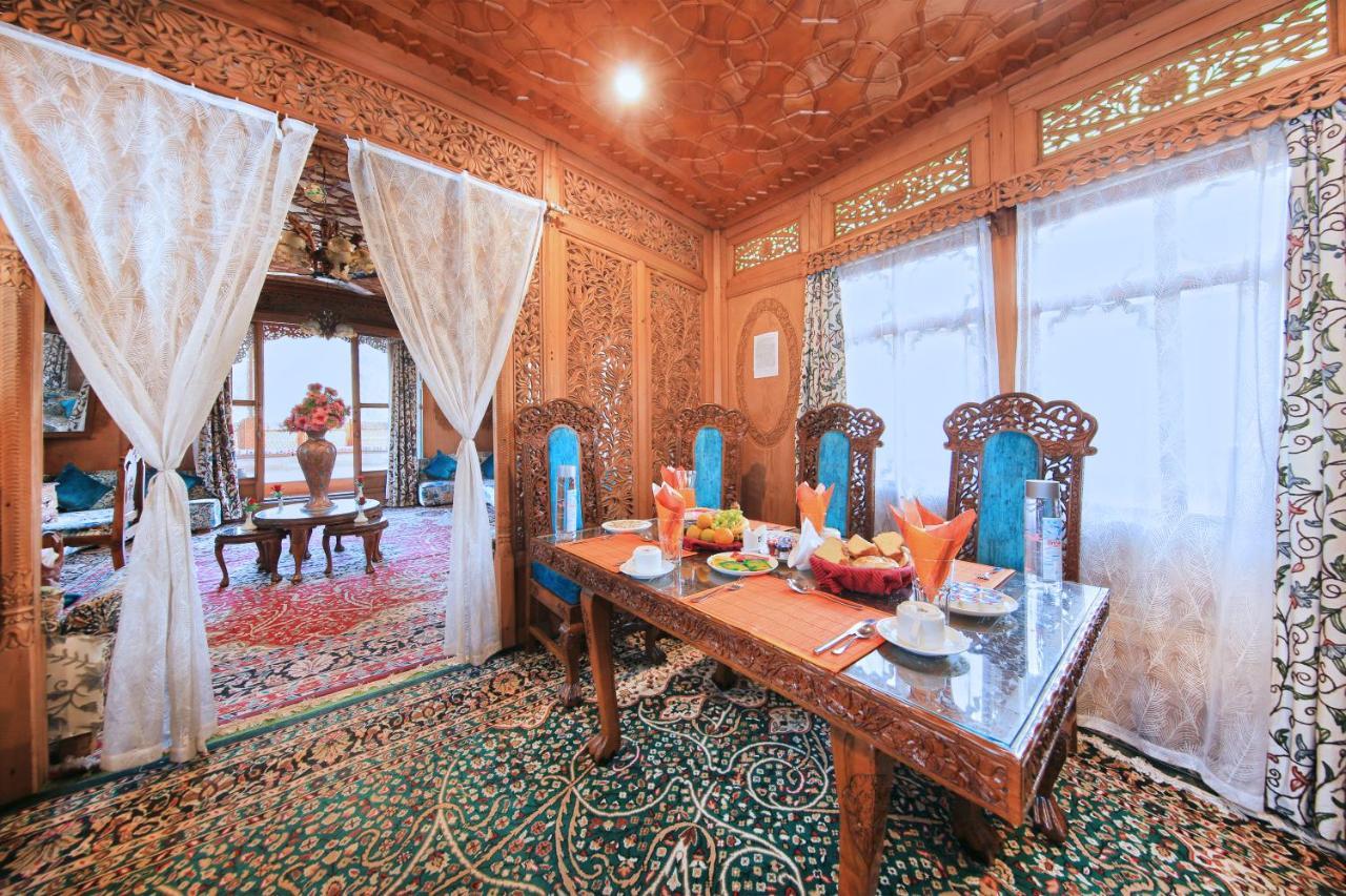 Kolu Group Of Houseboats Hotel Srinagar  Exterior photo
